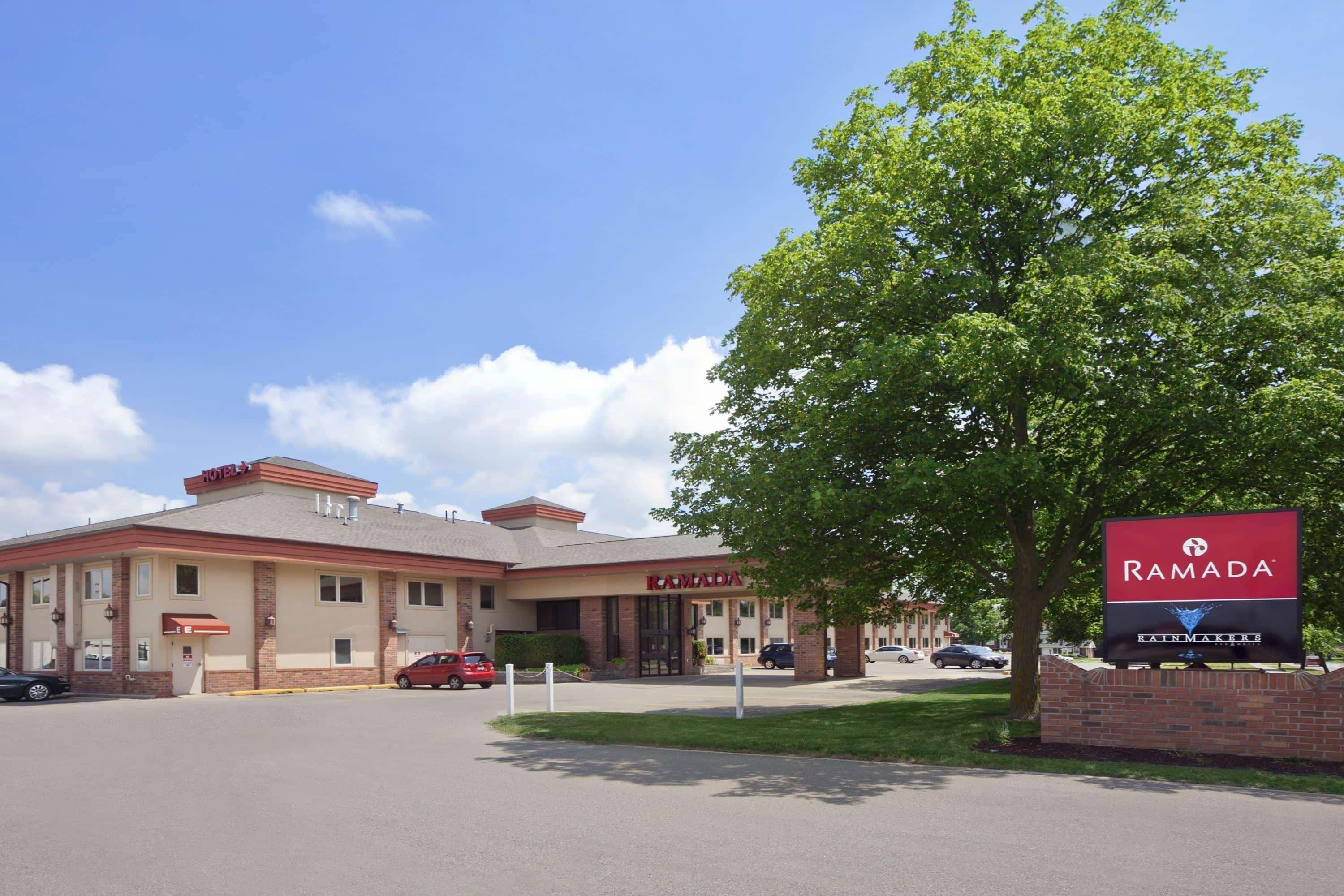Ramada By Wyndham Saginaw Hotel & Suites Eksteriør bilde