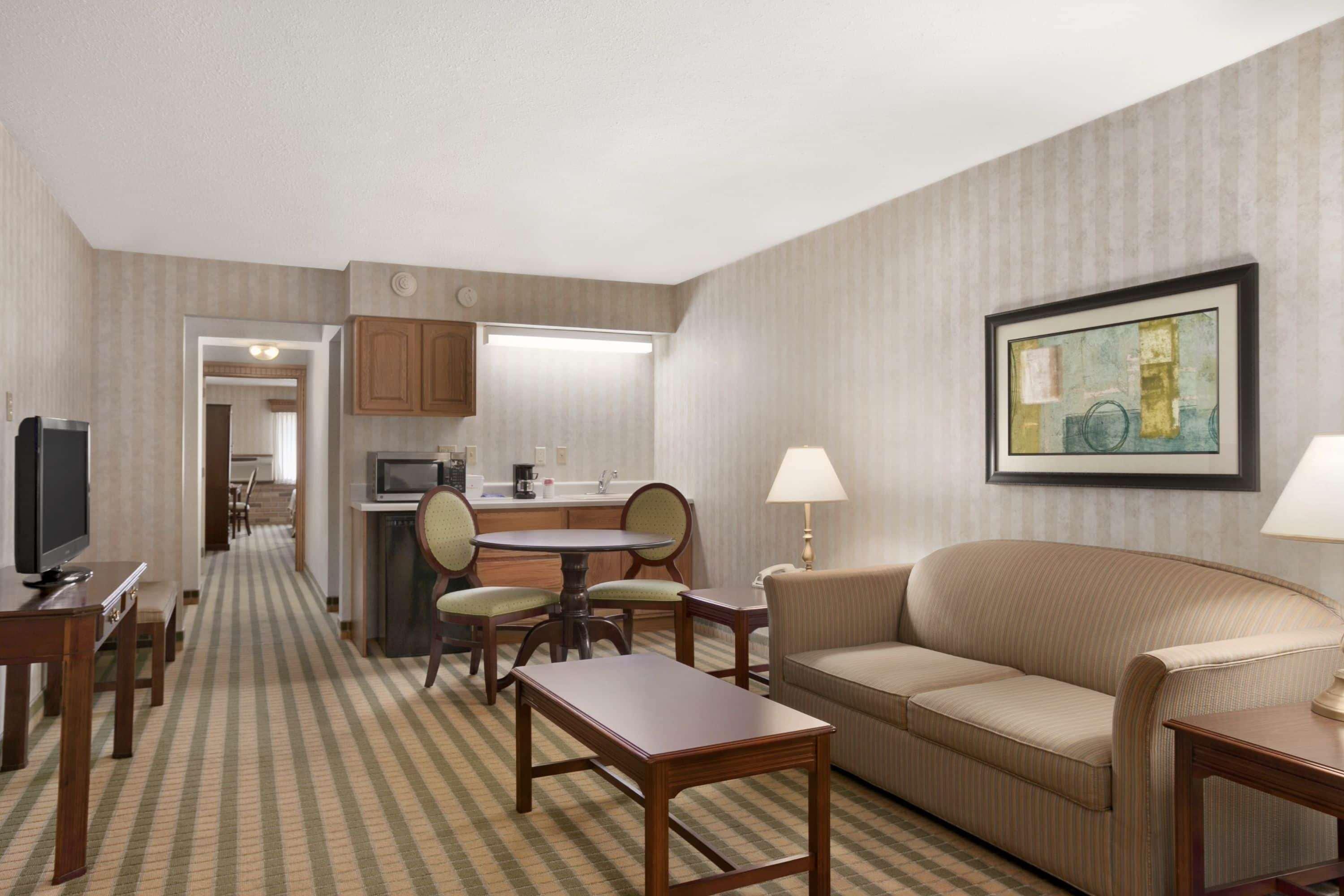 Ramada By Wyndham Saginaw Hotel & Suites Eksteriør bilde